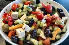 Delicious Chunky Medley Salad with Vinaigrette Recipe