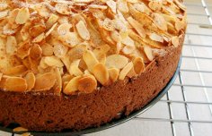 Portuguese Almond Apple Cake