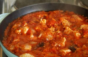 Easy Portuguese Chicken with Tomato Sauce Recipe