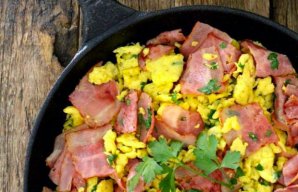 Mouthwatering Scrambled Eggs with Bacon Recipe