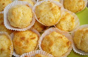 Easy Coconut Cupcakes (Queques de Coco) Recipe