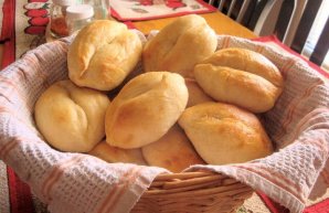 Portuguese Rolls (Papo Secos)