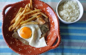 Delicious Portuguese Bitoque (Steak with Egg) Recipe