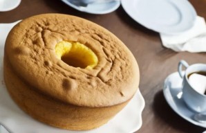 Delicious Portuguese Honey Sponge Cake Recipe