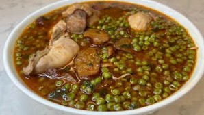 Portuguese Peas with Chouriço and Chicken