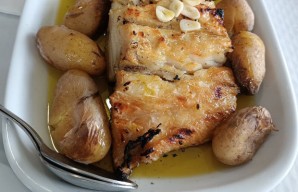 Traditional Portuguese Bacalhau à Lagareiro 