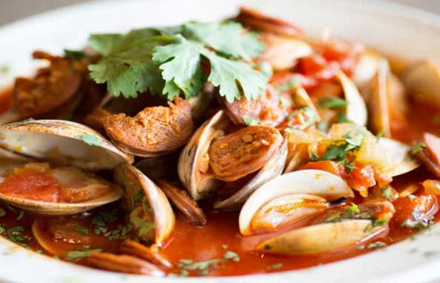 Portuguese Spicy Clams with Chouriço