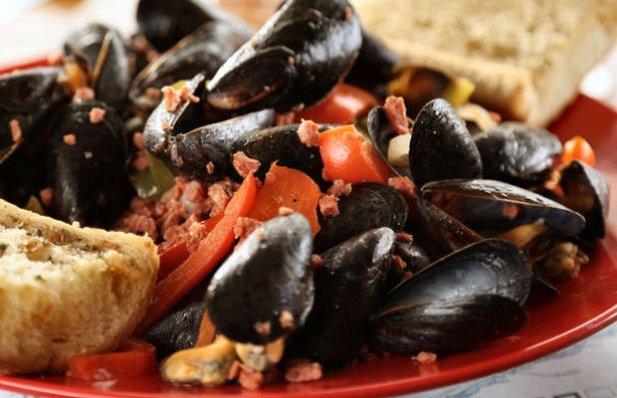 Portuguese Mussels with Chouriço