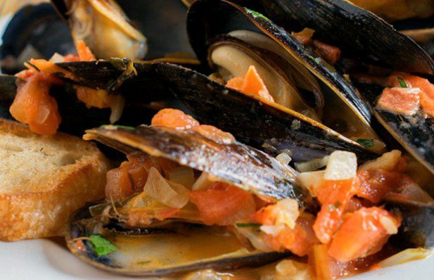 Portuguese Mussels in Garlic Sauce