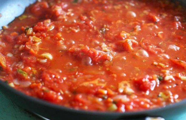 Rich Homemade Tomato Sauce