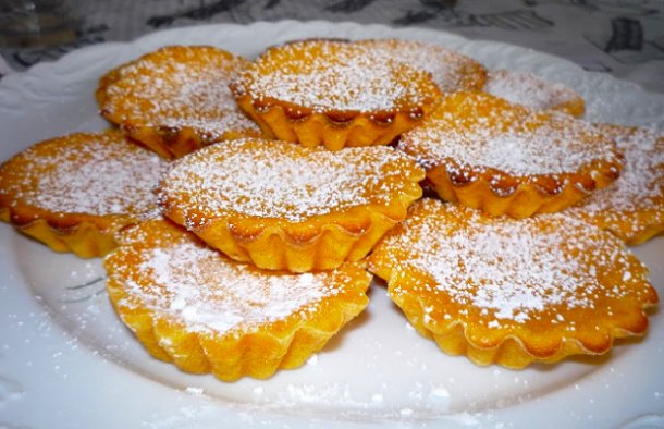 Portuguese Carrot Cupcakes