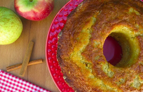 Apple & Cinnamon Cake