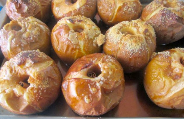 Portuguese Roasted Apples with Port Wine