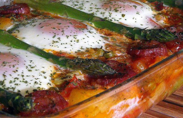 Portuguese Baked Eggs with Ham & Chouriço