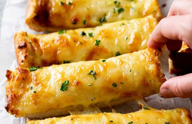 Amazing Garlic & Cheese Bread